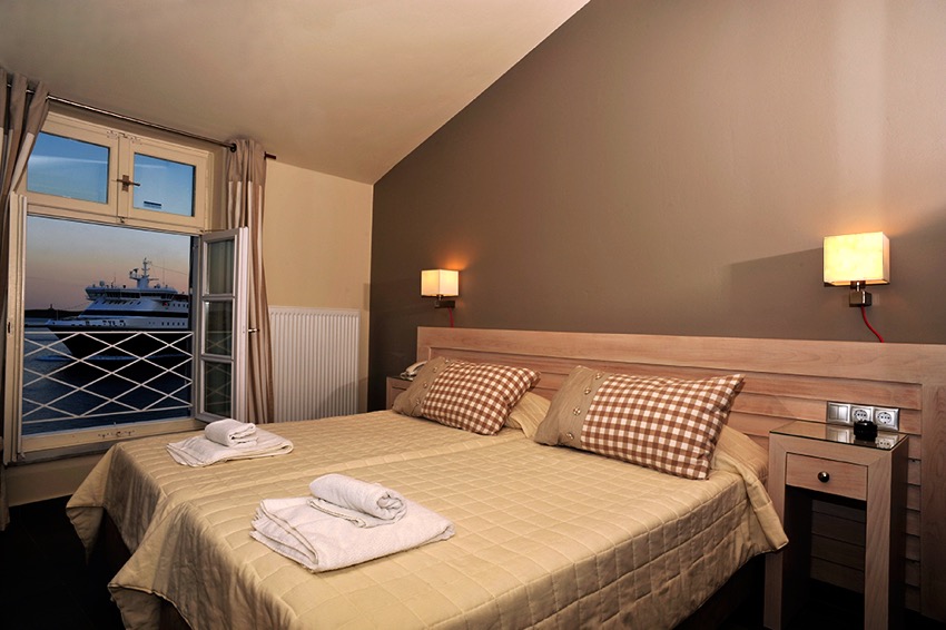 ROOM1-ESPERANCE HOTEL.jpg
