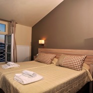 ROOM1-ESPERANCE HOTEL.jpg