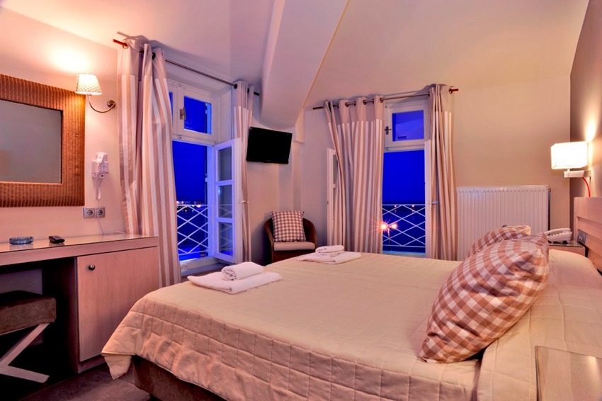 ROOM3-ESPERANCE HOTEL.jpg