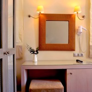 ROOM-MIRROR-ESPERANCE HOTEL.jpg
