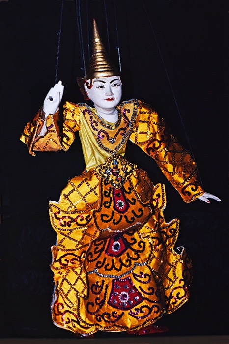 GOLDEN-GONG-PUPPET-THEATRE-OF-MYANMAR-MASTER-U-YE-DWAY'S-02-web.jpg