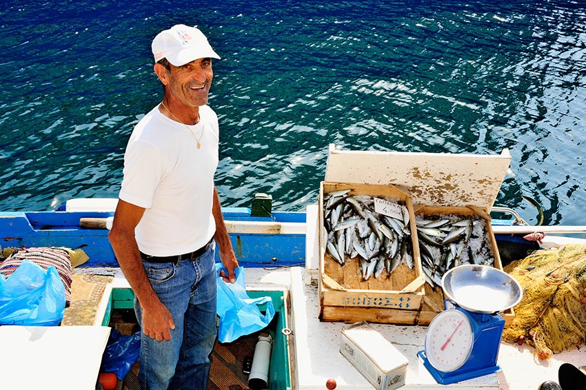 ermoupolis-port-fisherman.jpg