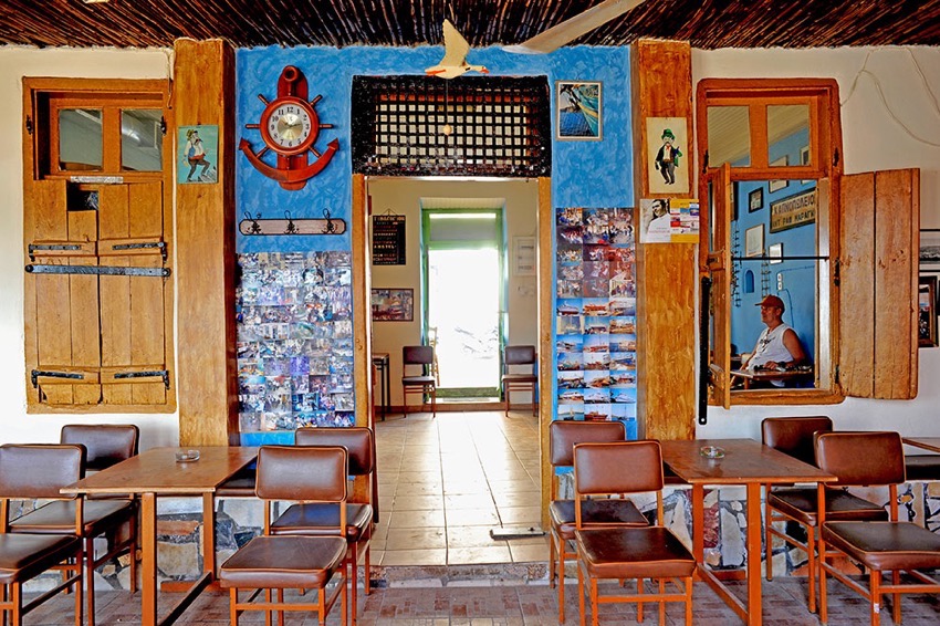 Cafe-Tarsanas-Syros.jpg